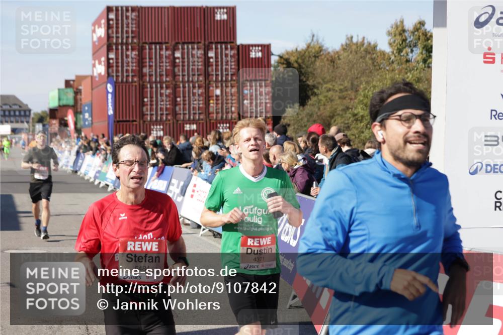 03.10.2025 - Köhlbrandbrückenlauf Jannik Wohlers http://msf.ph/oto/9107842 03.10.2025 12:59:20 Ziel 4108, 4164, 4226, 4371, 4441, 4940, 5967, 6036, 6154, 6390, 6391, 6478, 6484, 6493, 6609 meine-sportfotos.de