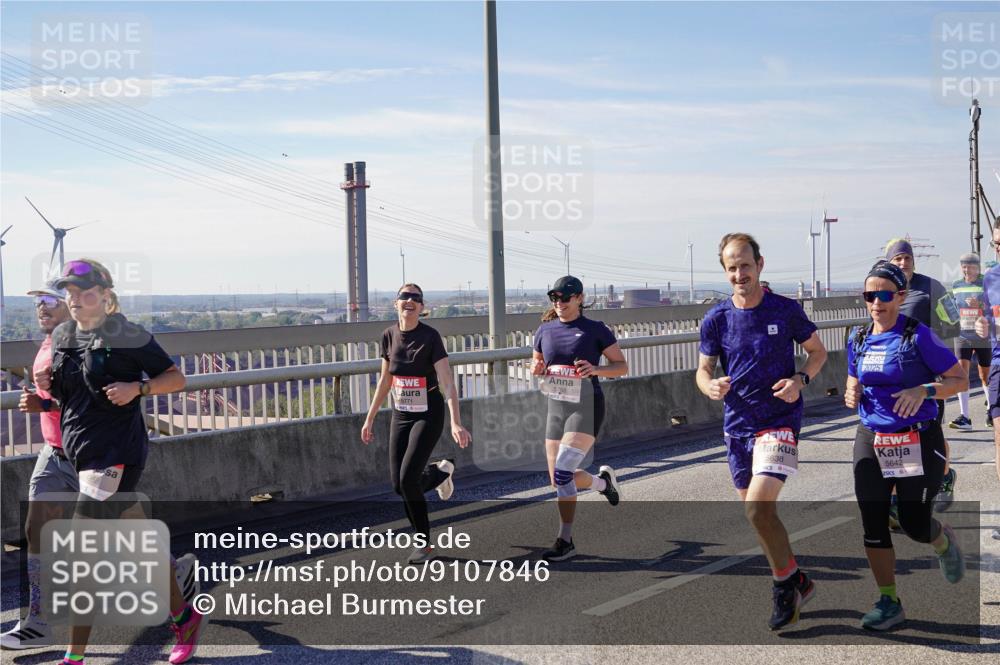 03.10.2025 - Köhlbrandbrückenlauf Michael Burmester http://msf.ph/oto/9107846 03.10.2025 12:50:59 Position 2 2025, 5638, 5642 meine-sportfotos.de