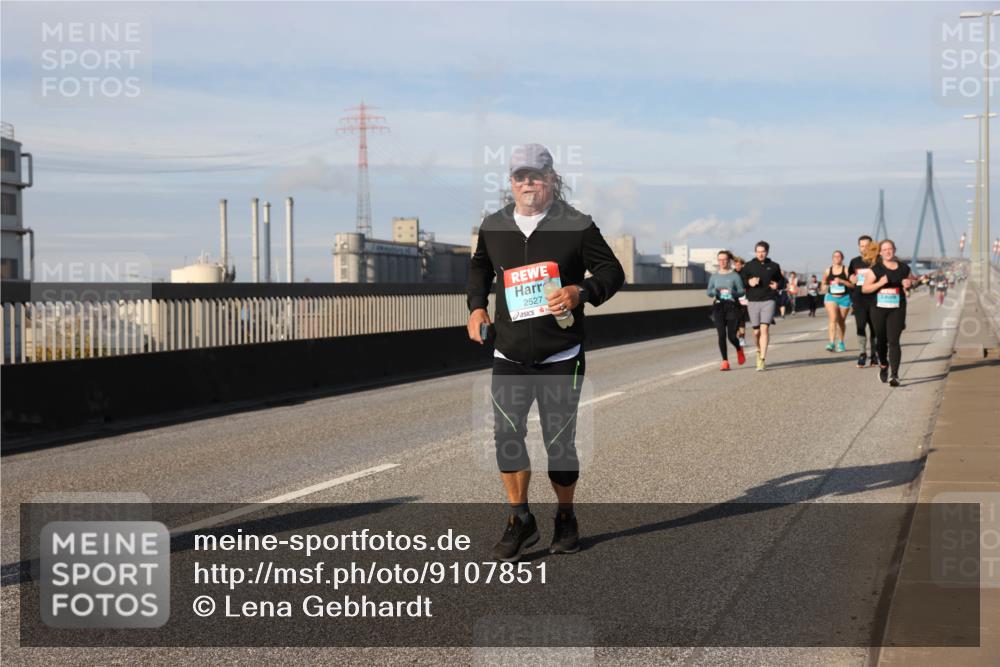 03.10.2025 - Köhlbrandbrückenlauf Lena Gebhardt http://msf.ph/oto/9107851 03.10.2025 10:13:51 Position 2 2527 meine-sportfotos.de