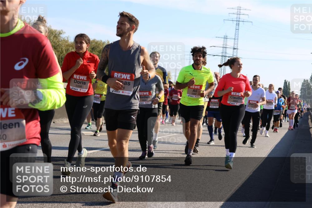 03.10.2025 - Köhlbrandbrückenlauf Strokosch-Dieckow http://msf.ph/oto/9107854 03.10.2025 12:20:57 Position 3 40, 5498, 045, 5868, 5869, 5866 meine-sportfotos.de