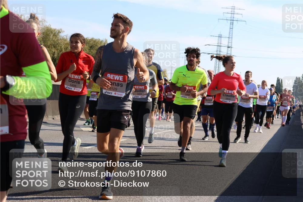 03.10.2025 - Köhlbrandbrückenlauf Strokosch-Dieckow http://msf.ph/oto/9107860 03.10.2025 12:20:57 Position 3 5498, 0451, 6129, 5869, 5868, 5866 meine-sportfotos.de