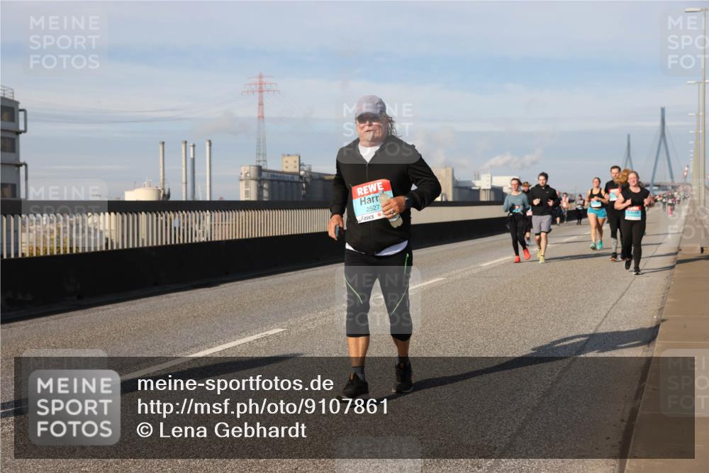 03.10.2025 - Köhlbrandbrückenlauf Lena Gebhardt http://msf.ph/oto/9107861 03.10.2025 10:13:51 Position 2 2527 meine-sportfotos.de
