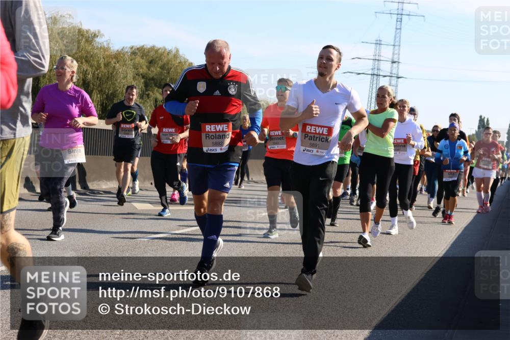 03.10.2025 - Köhlbrandbrückenlauf Strokosch-Dieckow http://msf.ph/oto/9107868 03.10.2025 12:21:00 Position 3 5127, 5892, 5891 meine-sportfotos.de