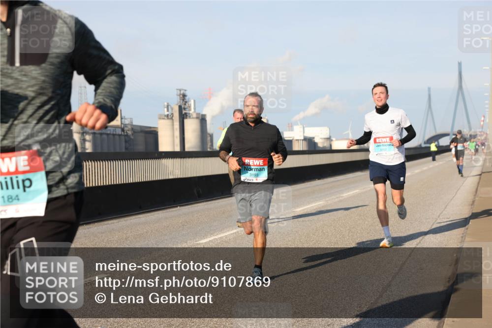 03.10.2025 - Köhlbrandbrückenlauf Lena Gebhardt http://msf.ph/oto/9107869 03.10.2025 09:40:37 Position 2 184, 3193, 3702 meine-sportfotos.de