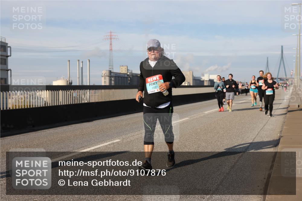 03.10.2025 - Köhlbrandbrückenlauf Lena Gebhardt http://msf.ph/oto/9107876 03.10.2025 10:13:51 Position 2 2527 meine-sportfotos.de