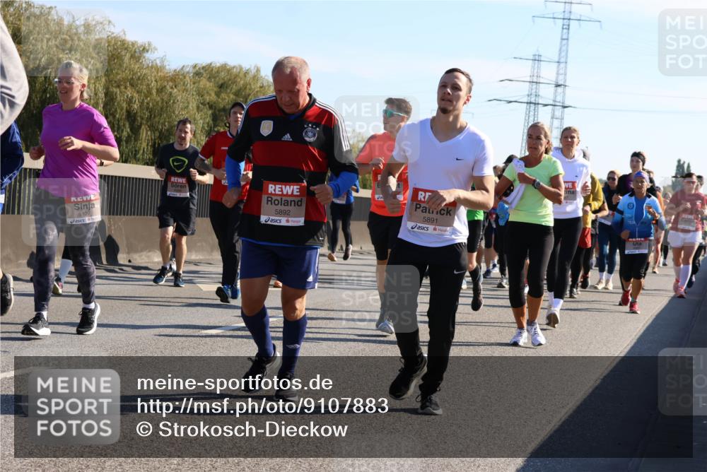 03.10.2025 - Köhlbrandbrückenlauf Strokosch-Dieckow http://msf.ph/oto/9107883 03.10.2025 12:21:00 Position 3 5127, 5892, 5891 meine-sportfotos.de