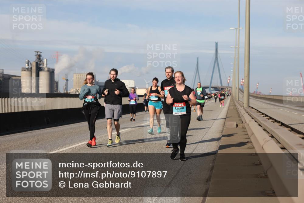 03.10.2025 - Köhlbrandbrückenlauf Lena Gebhardt http://msf.ph/oto/9107897 03.10.2025 10:13:53 Position 2 2434 meine-sportfotos.de
