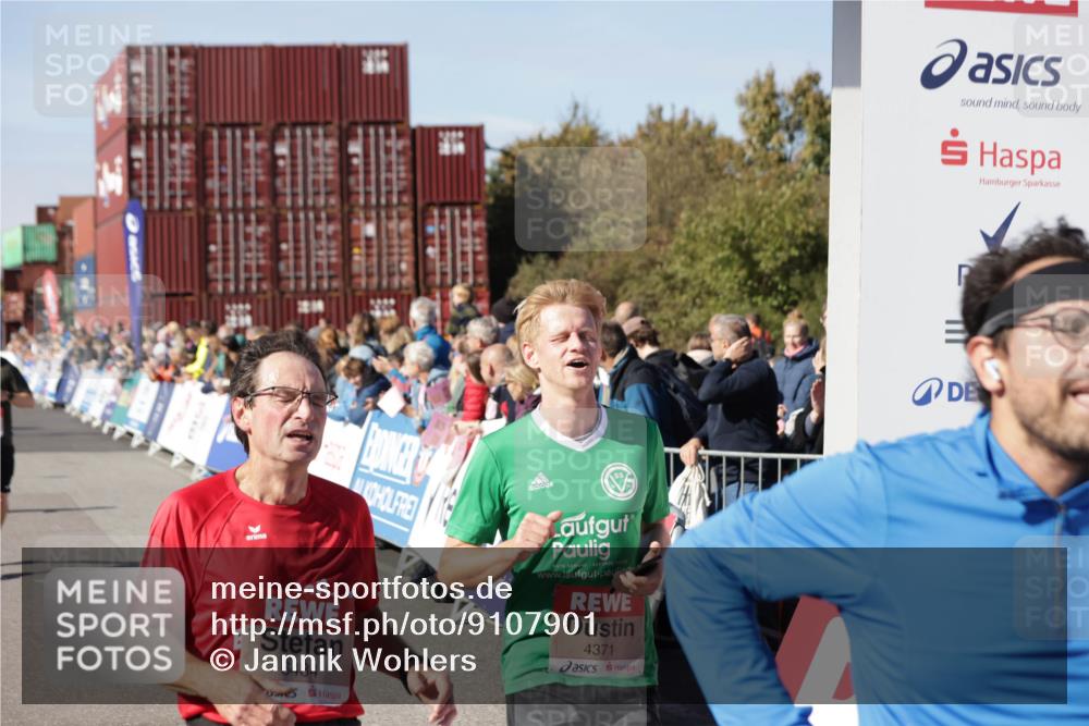 03.10.2025 - Köhlbrandbrückenlauf Jannik Wohlers http://msf.ph/oto/9107901 03.10.2025 12:59:21 Ziel 4108, 4119, 4164, 4226, 4371, 4441, 4940, 6036, 6154, 6390, 6391, 6478, 6484, 6493, 6609 meine-sportfotos.de