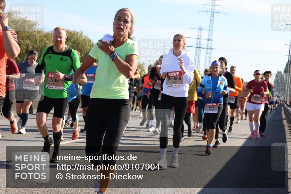 03.10.2025 - Köhlbrandbrückenlauf Strokosch-Dieckow http://msf.ph/oto/9107904 03.10.2025 12:21:03 Position 3 4934, 5704, 6387, 4883 meine-sportfotos.de