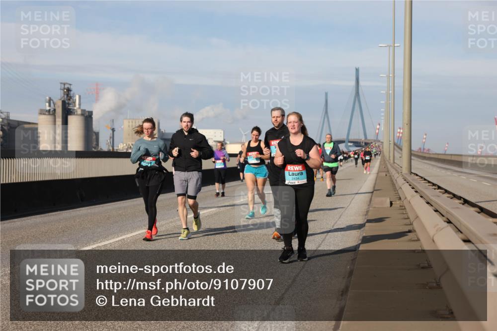03.10.2025 - Köhlbrandbrückenlauf Lena Gebhardt http://msf.ph/oto/9107907 03.10.2025 10:13:53 Position 2 2434 meine-sportfotos.de