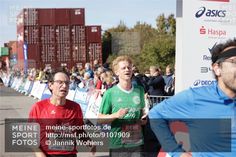 03.10.2025 - Köhlbrandbrückenlauf Jannik Wohlers http://msf.ph/oto/9107909 03.10.2025 12:59:21 Ziel 4108, 4119, 4164, 4226, 4371, 4441, 4940, 6036, 6154, 6390, 6391, 6478, 6484, 6493, 6609 meine-sportfotos.de