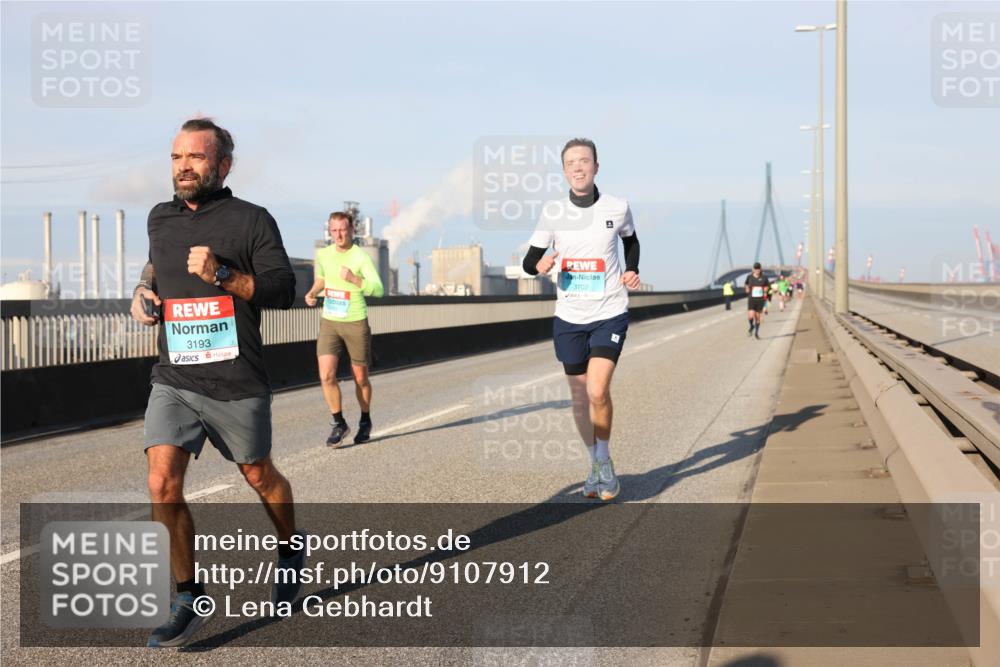 03.10.2025 - Köhlbrandbrückenlauf Lena Gebhardt http://msf.ph/oto/9107912 03.10.2025 09:40:38 Position 2 3193, 3702 meine-sportfotos.de