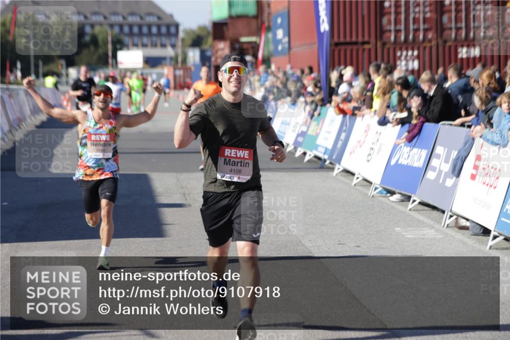03.10.2025 - Köhlbrandbrückenlauf Jannik Wohlers http://msf.ph/oto/9107918 03.10.2025 12:59:22 Ziel 4108, 4119, 4226, 4371, 4441, 4940, 6036, 6154, 6390, 6391, 6478, 6484, 6493, 6609 meine-sportfotos.de