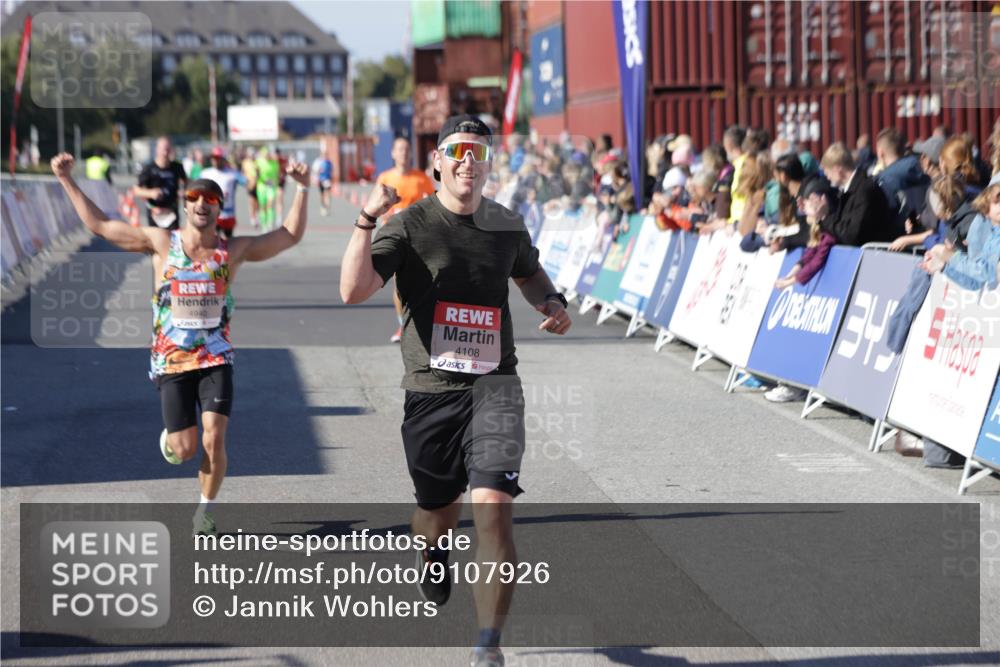 03.10.2025 - Köhlbrandbrückenlauf Jannik Wohlers http://msf.ph/oto/9107926 03.10.2025 12:59:22 Ziel 4108, 4119, 4226, 4371, 4441, 4940, 6036, 6154, 6390, 6391, 6478, 6484, 6493, 6609 meine-sportfotos.de