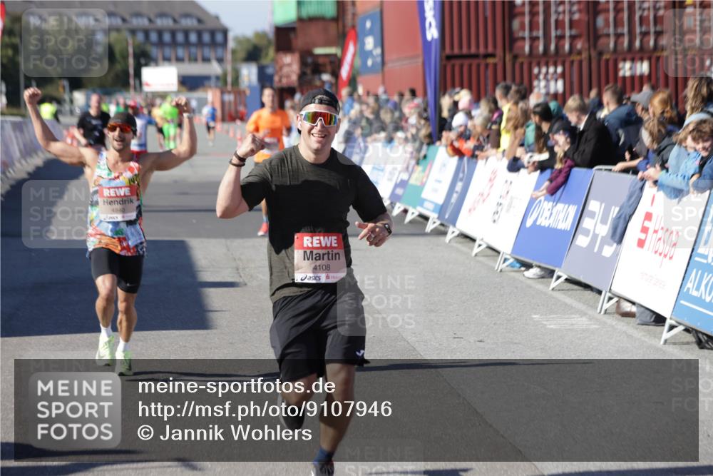 03.10.2025 - Köhlbrandbrückenlauf Jannik Wohlers http://msf.ph/oto/9107946 03.10.2025 12:59:22 Ziel 4108, 4119, 4226, 4371, 4441, 4940, 6036, 6154, 6390, 6391, 6478, 6484, 6493, 6609 meine-sportfotos.de