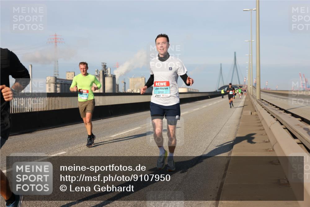03.10.2025 - Köhlbrandbrückenlauf Lena Gebhardt http://msf.ph/oto/9107950 03.10.2025 09:40:38 Position 2 3702 meine-sportfotos.de