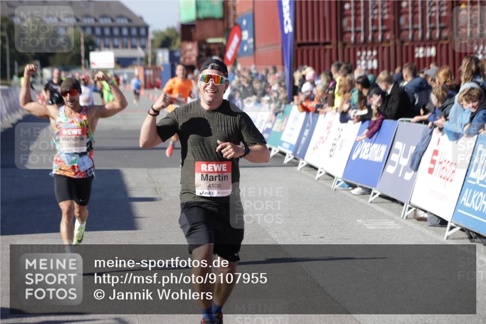 03.10.2025 - Köhlbrandbrückenlauf Jannik Wohlers http://msf.ph/oto/9107955 03.10.2025 12:59:22 Ziel 4108, 4119, 4226, 4371, 4441, 4940, 6036, 6154, 6390, 6391, 6478, 6484, 6493, 6609 meine-sportfotos.de