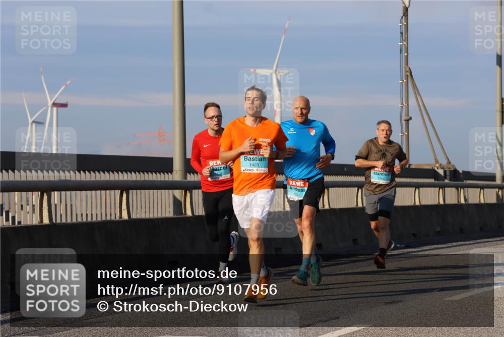 03.10.2025 - Köhlbrandbrückenlauf Strokosch-Dieckow http://msf.ph/oto/9107956 03.10.2025 09:37:58 Position 2 107, 1423, 1094, 1142 meine-sportfotos.de