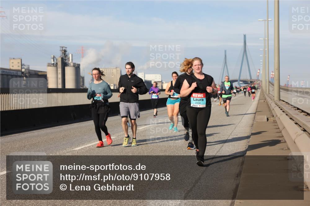 03.10.2025 - Köhlbrandbrückenlauf Lena Gebhardt http://msf.ph/oto/9107958 03.10.2025 10:13:54 Position 2 2434 meine-sportfotos.de