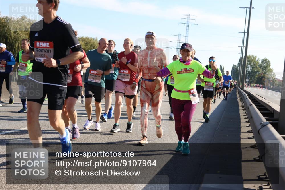 03.10.2025 - Köhlbrandbrückenlauf Strokosch-Dieckow http://msf.ph/oto/9107964 03.10.2025 12:21:11 Position 3 4962, 5839, 5214 meine-sportfotos.de