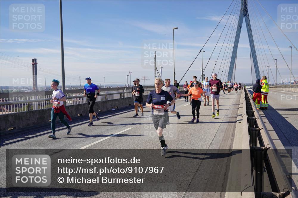 03.10.2025 - Köhlbrandbrückenlauf Michael Burmester http://msf.ph/oto/9107967 03.10.2025 12:51:03 Position 2  meine-sportfotos.de