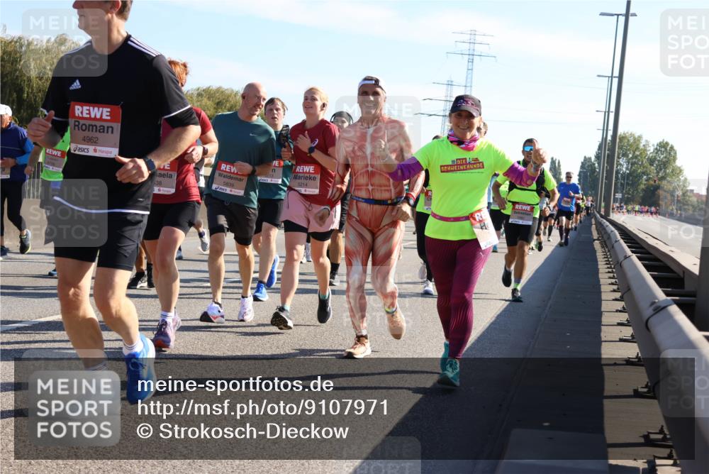 03.10.2025 - Köhlbrandbrückenlauf Strokosch-Dieckow http://msf.ph/oto/9107971 03.10.2025 12:21:11 Position 3 4962, 38, 5839, 5214 meine-sportfotos.de