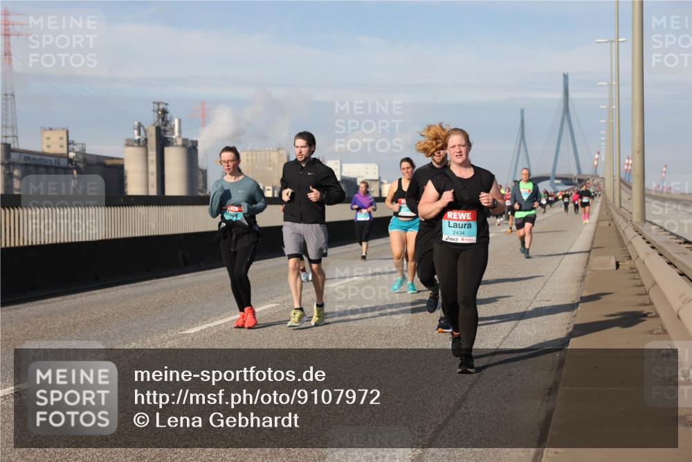 03.10.2025 - Köhlbrandbrückenlauf Lena Gebhardt http://msf.ph/oto/9107972 03.10.2025 10:13:54 Position 2 2434 meine-sportfotos.de