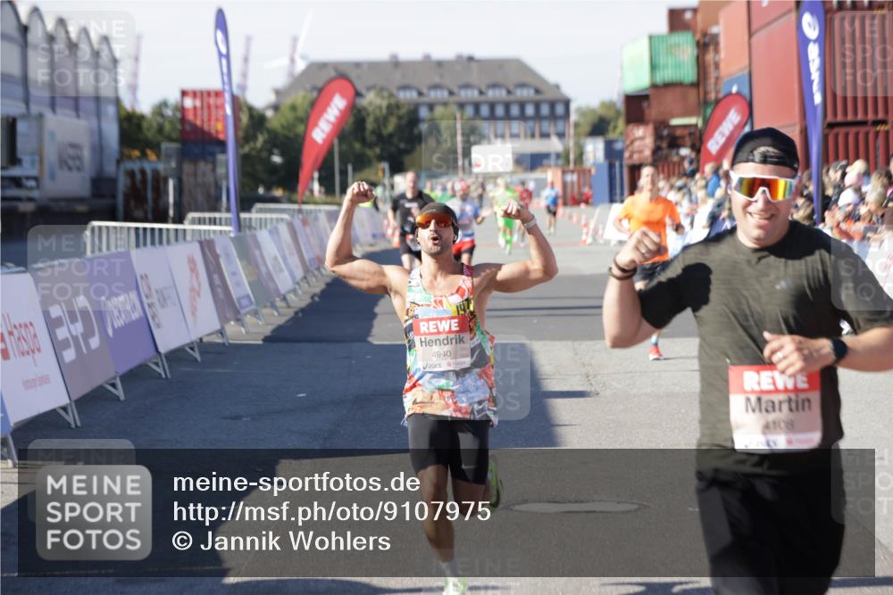 03.10.2025 - Köhlbrandbrückenlauf Jannik Wohlers http://msf.ph/oto/9107975 03.10.2025 12:59:23 Ziel 4108, 4119, 4226, 4371, 4441, 4940, 6036, 6154, 6390, 6391, 6478, 6484, 6609 meine-sportfotos.de