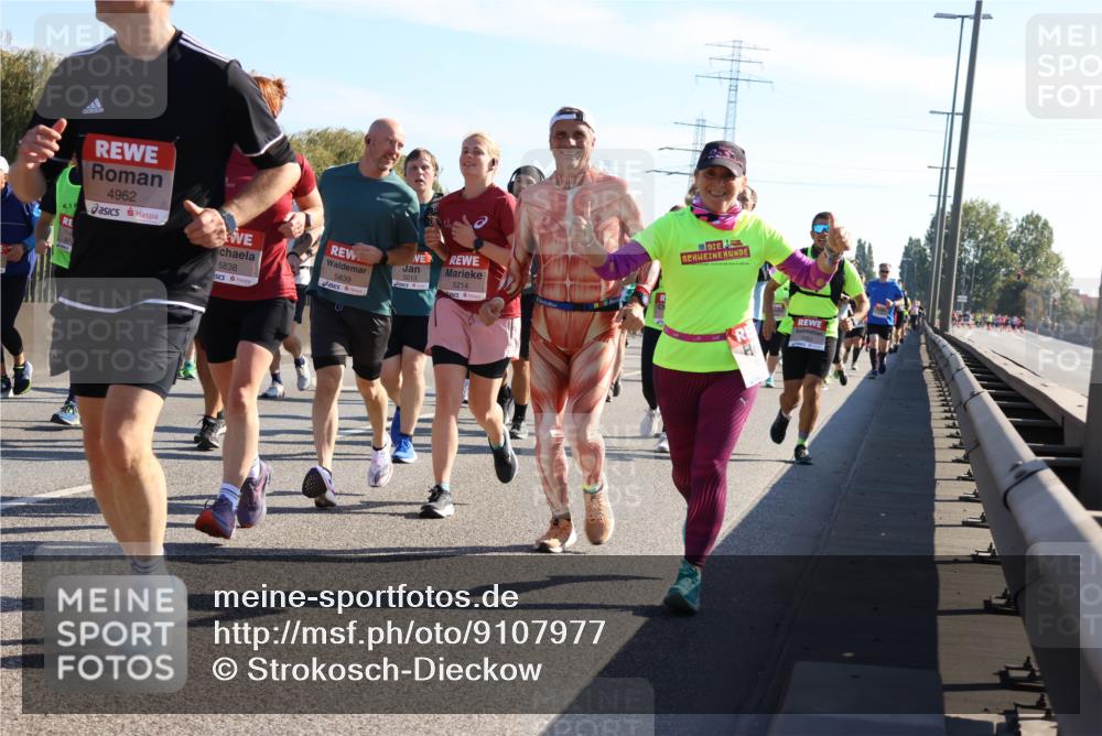 03.10.2025 - Köhlbrandbrückenlauf Strokosch-Dieckow http://msf.ph/oto/9107977 03.10.2025 12:21:11 Position 3 4962, 5839, 5213, 5214, 5838 meine-sportfotos.de