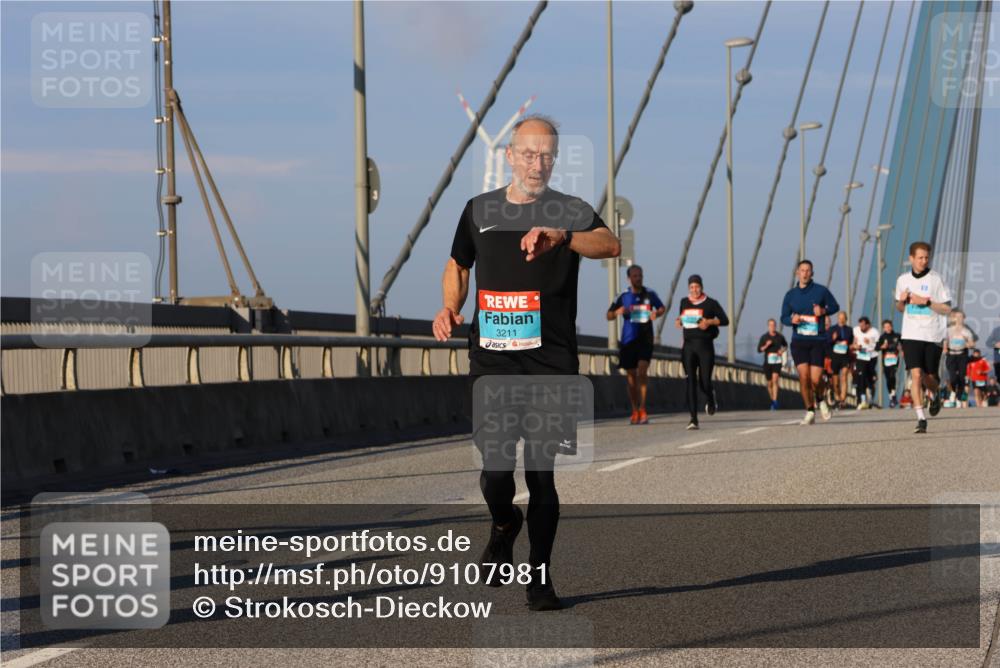 03.10.2025 - Köhlbrandbrückenlauf Strokosch-Dieckow http://msf.ph/oto/9107981 03.10.2025 09:37:59 Position 2 3211 meine-sportfotos.de