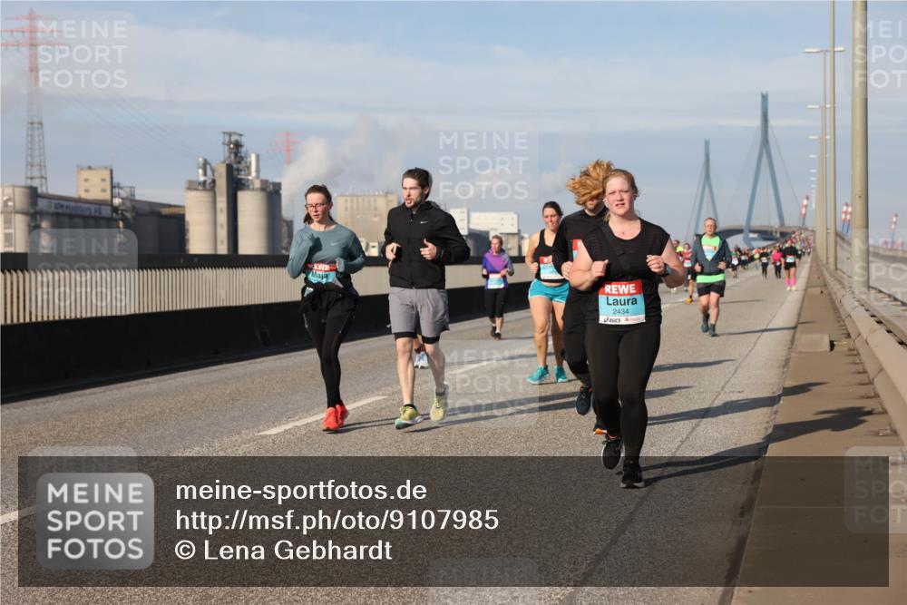 03.10.2025 - Köhlbrandbrückenlauf Lena Gebhardt http://msf.ph/oto/9107985 03.10.2025 10:13:54 Position 2 2434 meine-sportfotos.de