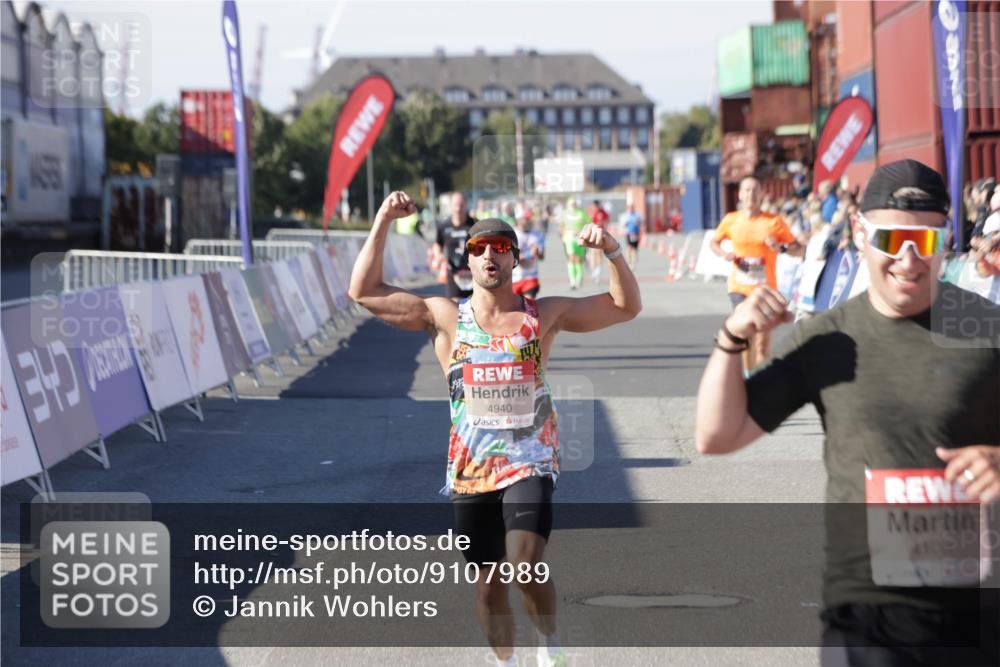 03.10.2025 - Köhlbrandbrückenlauf Jannik Wohlers http://msf.ph/oto/9107989 03.10.2025 12:59:23 Ziel 4108, 4119, 4226, 4371, 4441, 4940, 6036, 6154, 6390, 6391, 6478, 6484, 6609 meine-sportfotos.de