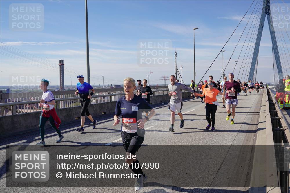 03.10.2025 - Köhlbrandbrückenlauf Michael Burmester http://msf.ph/oto/9107990 03.10.2025 12:51:03 Position 2 6773 meine-sportfotos.de