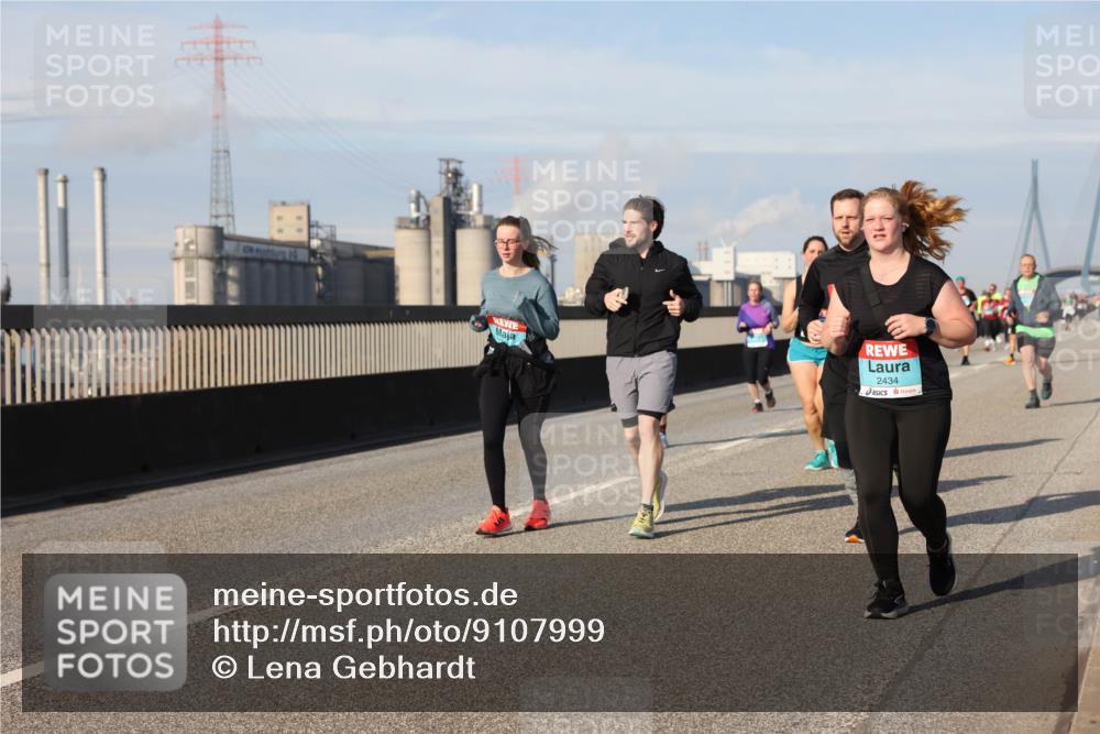 03.10.2025 - Köhlbrandbrückenlauf Lena Gebhardt http://msf.ph/oto/9107999 03.10.2025 10:13:54 Position 2 2434 meine-sportfotos.de