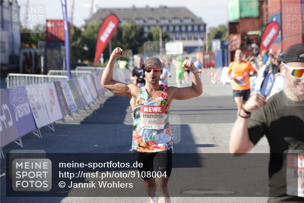 03.10.2025 - Köhlbrandbrückenlauf Jannik Wohlers http://msf.ph/oto/9108004 03.10.2025 12:59:23 Ziel 4108, 4119, 4226, 4371, 4441, 4940, 6036, 6154, 6390, 6391, 6478, 6484, 6609 meine-sportfotos.de