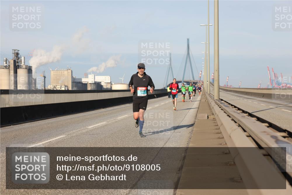 03.10.2025 - Köhlbrandbrückenlauf Lena Gebhardt http://msf.ph/oto/9108005 03.10.2025 09:40:42 Position 2  meine-sportfotos.de