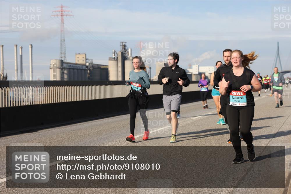 03.10.2025 - Köhlbrandbrückenlauf Lena Gebhardt http://msf.ph/oto/9108010 03.10.2025 10:13:54 Position 2 2434 meine-sportfotos.de