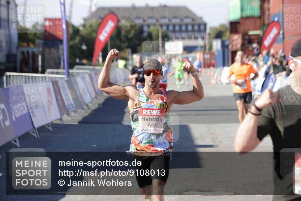 03.10.2025 - Köhlbrandbrückenlauf Jannik Wohlers http://msf.ph/oto/9108013 03.10.2025 12:59:23 Ziel 4108, 4119, 4226, 4371, 4441, 4940, 6036, 6154, 6390, 6391, 6478, 6484, 6609 meine-sportfotos.de