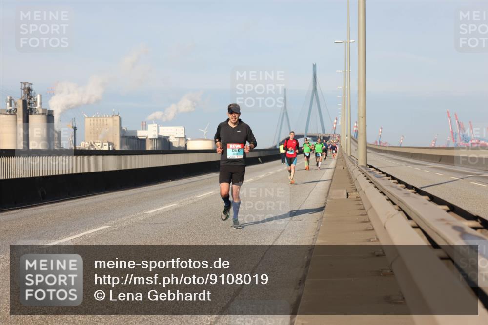 03.10.2025 - Köhlbrandbrückenlauf Lena Gebhardt http://msf.ph/oto/9108019 03.10.2025 09:40:42 Position 2  meine-sportfotos.de