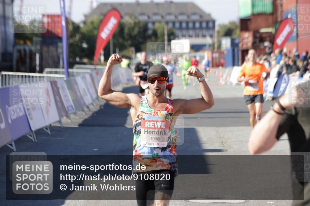 03.10.2025 - Köhlbrandbrückenlauf Jannik Wohlers http://msf.ph/oto/9108020 03.10.2025 12:59:23 Ziel 4108, 4119, 4226, 4371, 4441, 4940, 6036, 6154, 6390, 6391, 6478, 6484, 6609 meine-sportfotos.de