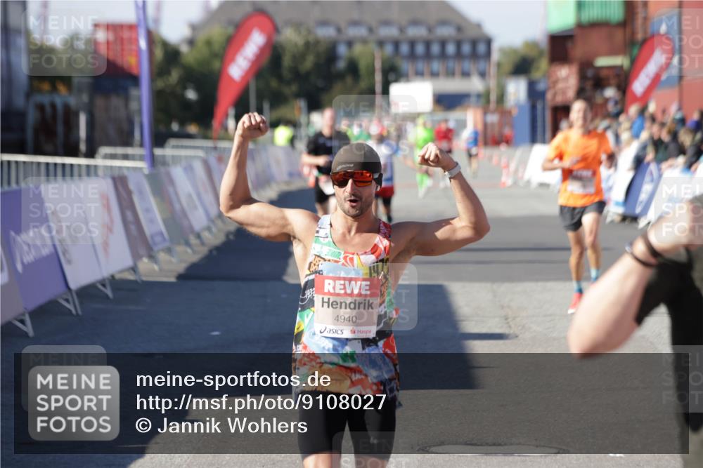 03.10.2025 - Köhlbrandbrückenlauf Jannik Wohlers http://msf.ph/oto/9108027 03.10.2025 12:59:23 Ziel 4108, 4119, 4226, 4371, 4441, 4940, 6036, 6154, 6390, 6391, 6478, 6484, 6609 meine-sportfotos.de
