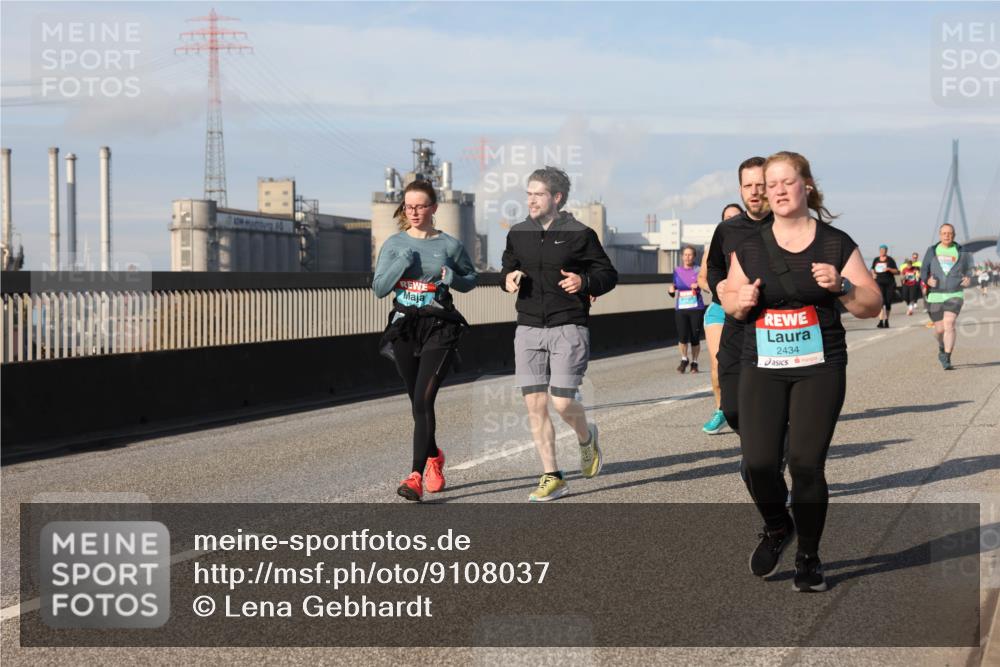03.10.2025 - Köhlbrandbrückenlauf Lena Gebhardt http://msf.ph/oto/9108037 03.10.2025 10:13:55 Position 2 2434 meine-sportfotos.de