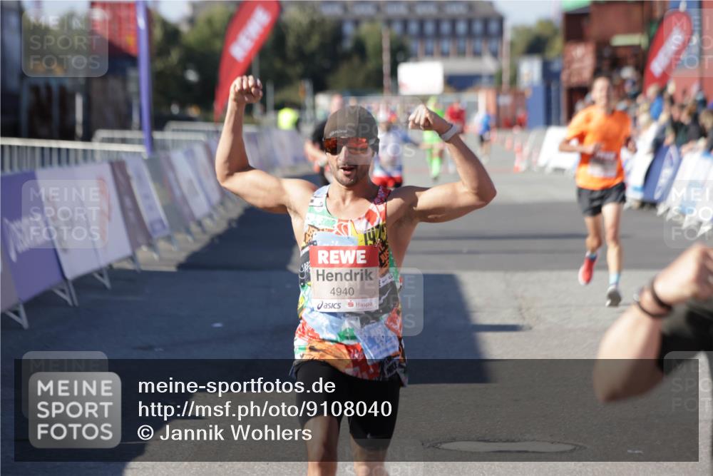 03.10.2025 - Köhlbrandbrückenlauf Jannik Wohlers http://msf.ph/oto/9108040 03.10.2025 12:59:23 Ziel 4108, 4119, 4226, 4371, 4441, 4940, 6036, 6154, 6390, 6391, 6478, 6484, 6609 meine-sportfotos.de
