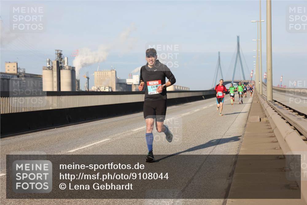 03.10.2025 - Köhlbrandbrückenlauf Lena Gebhardt http://msf.ph/oto/9108044 03.10.2025 09:40:43 Position 2 328 meine-sportfotos.de