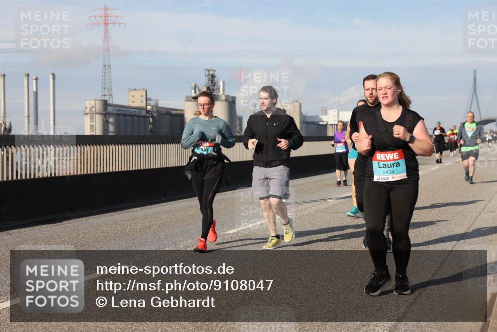 03.10.2025 - Köhlbrandbrückenlauf Lena Gebhardt http://msf.ph/oto/9108047 03.10.2025 10:13:55 Position 2 2434 meine-sportfotos.de