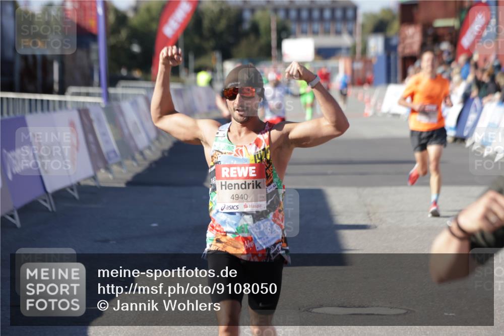 03.10.2025 - Köhlbrandbrückenlauf Jannik Wohlers http://msf.ph/oto/9108050 03.10.2025 12:59:23 Ziel 4108, 4119, 4226, 4371, 4441, 4940, 6036, 6154, 6390, 6391, 6478, 6484, 6609 meine-sportfotos.de