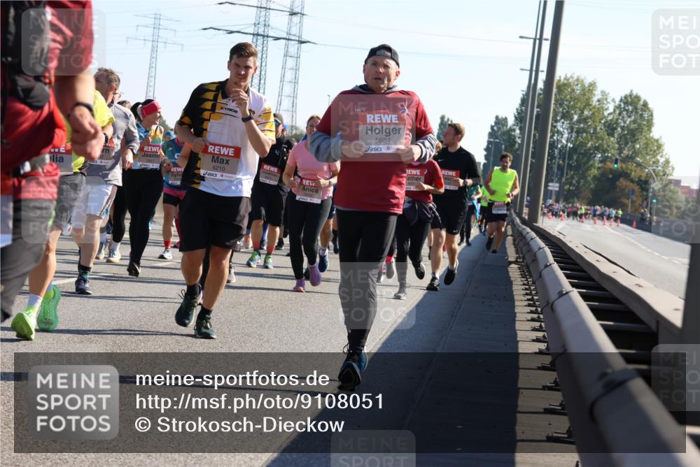 03.10.2025 - Köhlbrandbrückenlauf Strokosch-Dieckow http://msf.ph/oto/9108051 03.10.2025 12:21:21 Position 3 4, 4210, 5684 meine-sportfotos.de