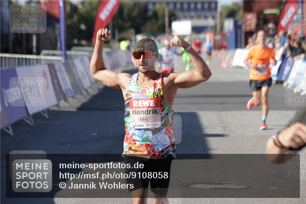 03.10.2025 - Köhlbrandbrückenlauf Jannik Wohlers http://msf.ph/oto/9108058 03.10.2025 12:59:23 Ziel 4108, 4119, 4226, 4371, 4441, 4940, 6036, 6154, 6390, 6391, 6478, 6484, 6609 meine-sportfotos.de
