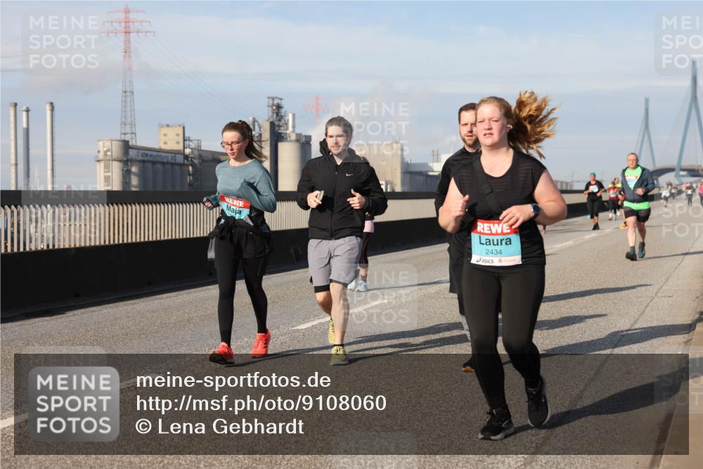 03.10.2025 - Köhlbrandbrückenlauf Lena Gebhardt http://msf.ph/oto/9108060 03.10.2025 10:13:55 Position 2 2434 meine-sportfotos.de