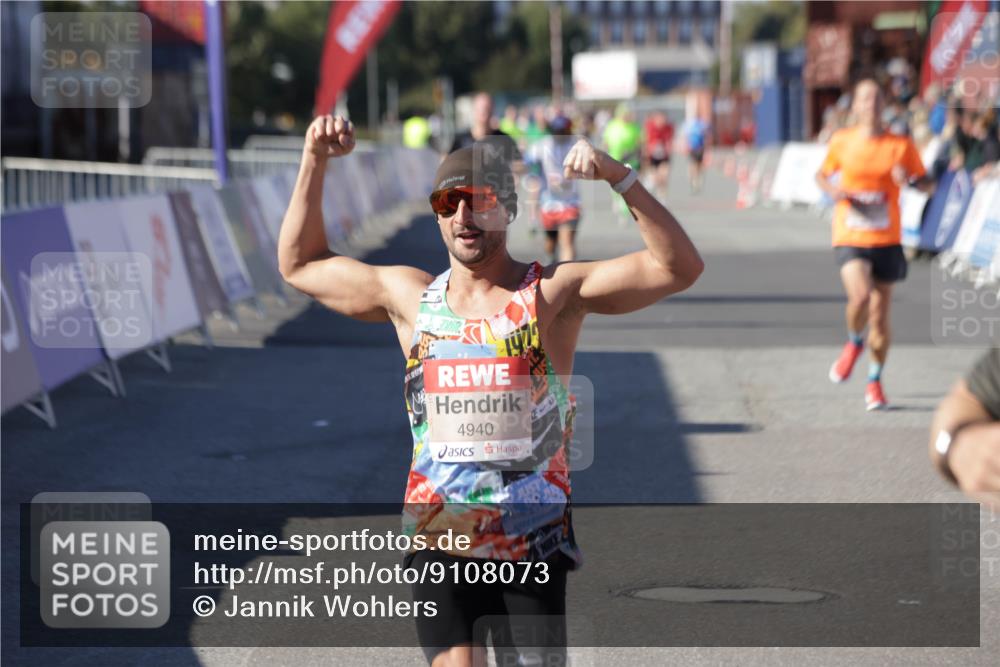 03.10.2025 - Köhlbrandbrückenlauf Jannik Wohlers http://msf.ph/oto/9108073 03.10.2025 12:59:23 Ziel 4108, 4119, 4226, 4371, 4441, 4940, 6036, 6154, 6390, 6391, 6478, 6484, 6609 meine-sportfotos.de